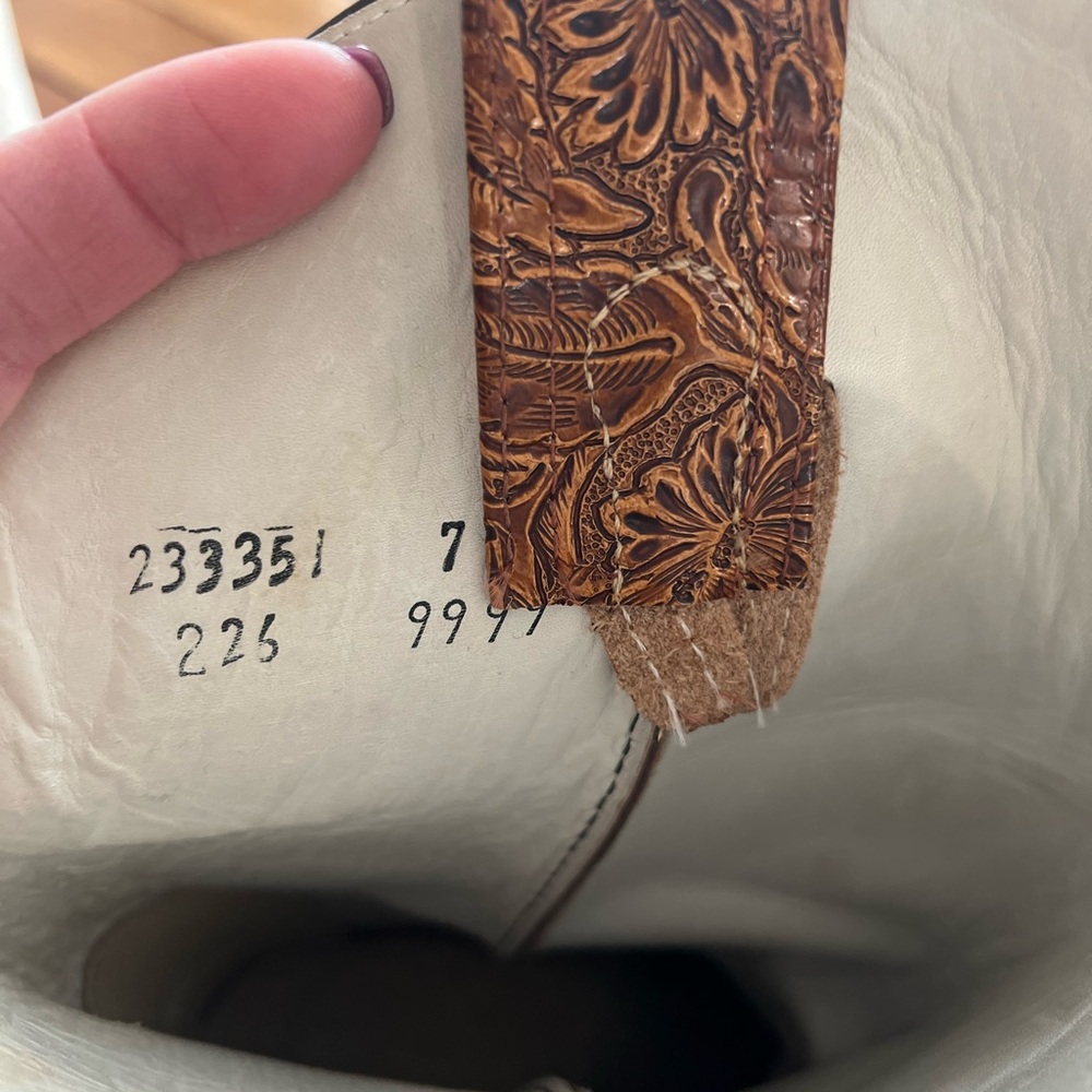 Olathe Boot Co. Two-Tone Brown Tooled Leather/White Cowgirl Heeled Boots Sz 7 - Picture 5 of 10